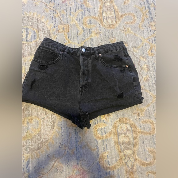 Pants - Women’s jean shorts (black)
Women’s 10